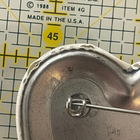 Vintage Beatles heart button - Picture 4 of 4